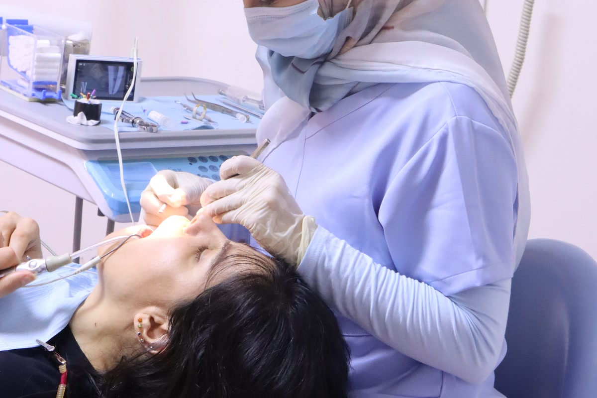 Dr. Racha Farhat treating a patient at Camellia Polyclinic in Beirut